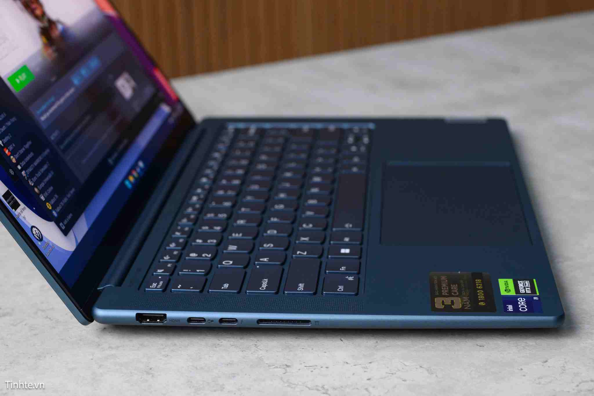 Cổng kết nối Yoga Pro 9i