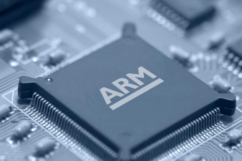 Chip ARM lại được nhiều trang bị nhiều tính năng hấp dẫn mà mẫu Intel không có