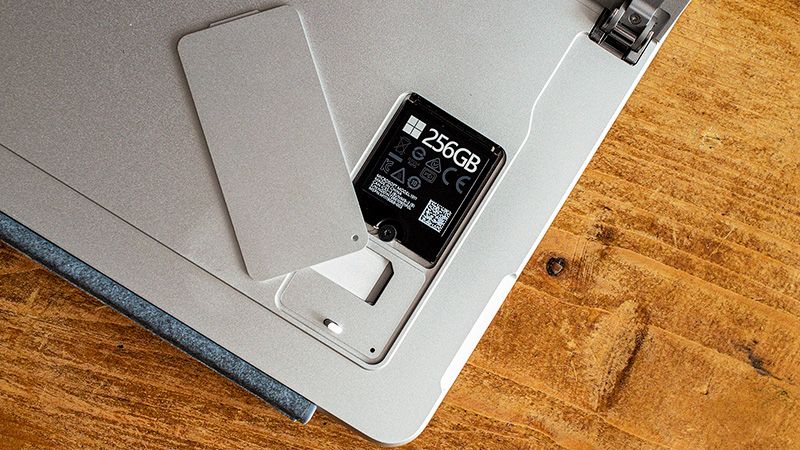 eSIM và nano-SIM, đặt gọn dưới kickstand