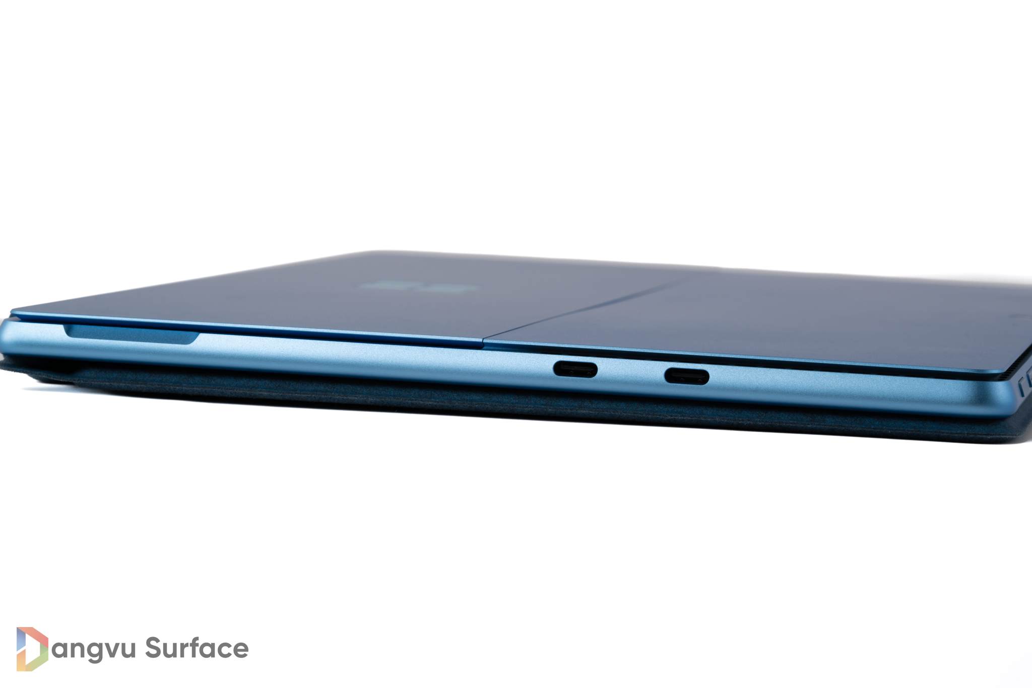 Số cổng kết nối được trang bị trên thế hệ thứ 9 của dòng Surface Pro này cũng rất ổn
