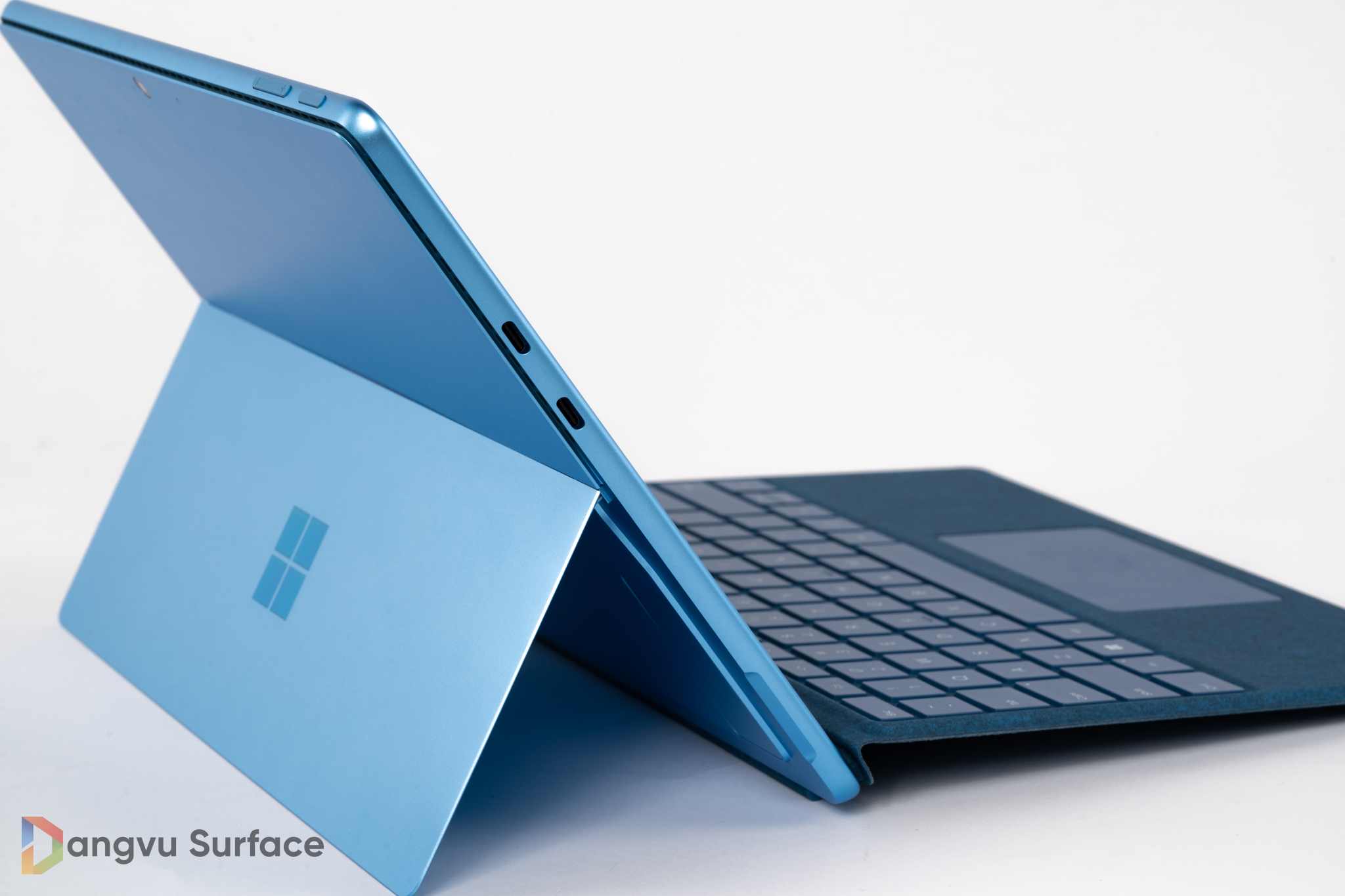 Chân đế Kickstand trên Surface Pro 9 có thể mở 165° linh hoạt