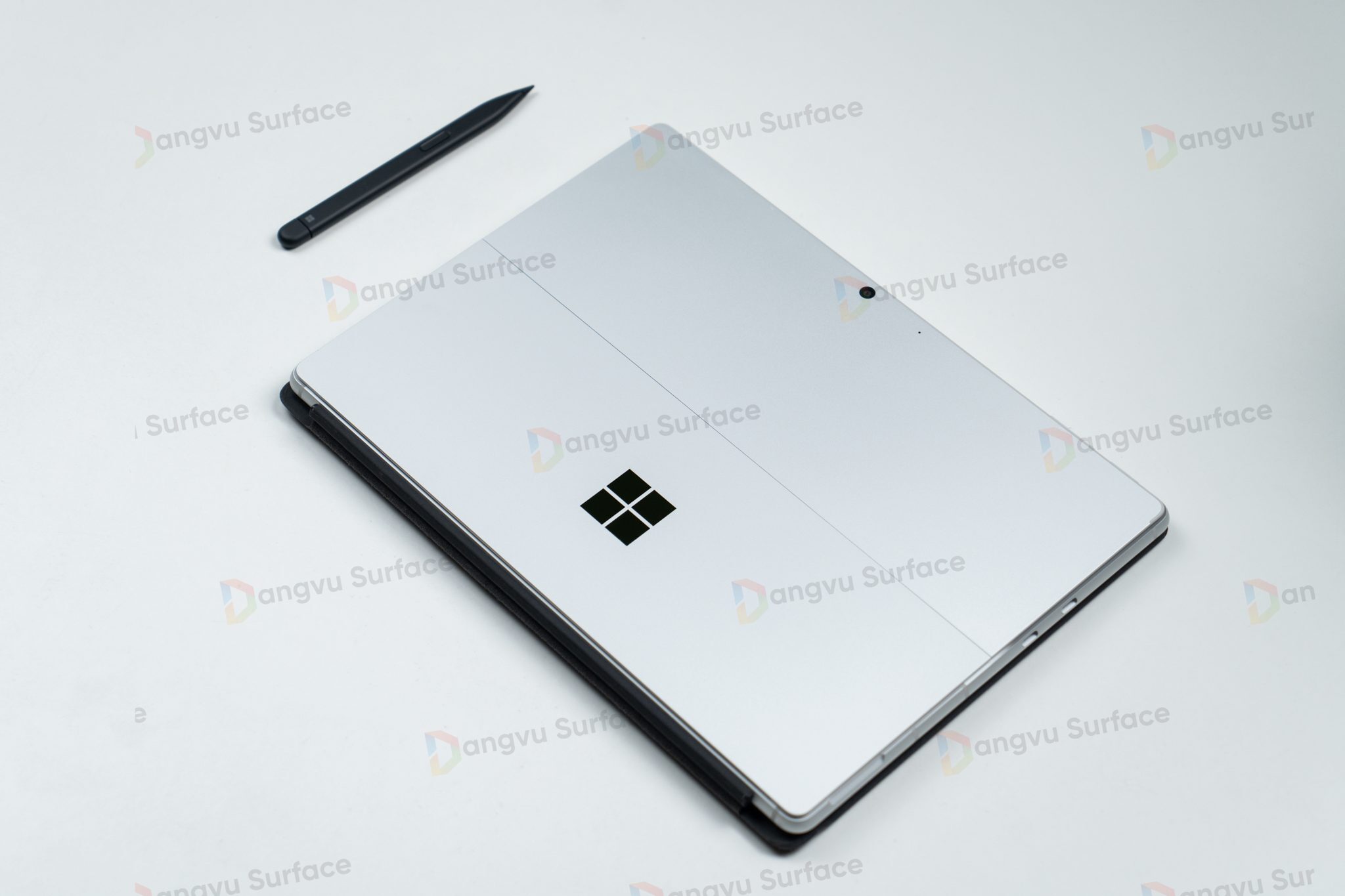 Surface Pro 9 giữ thiết kế quen thuộc của dòng Pro