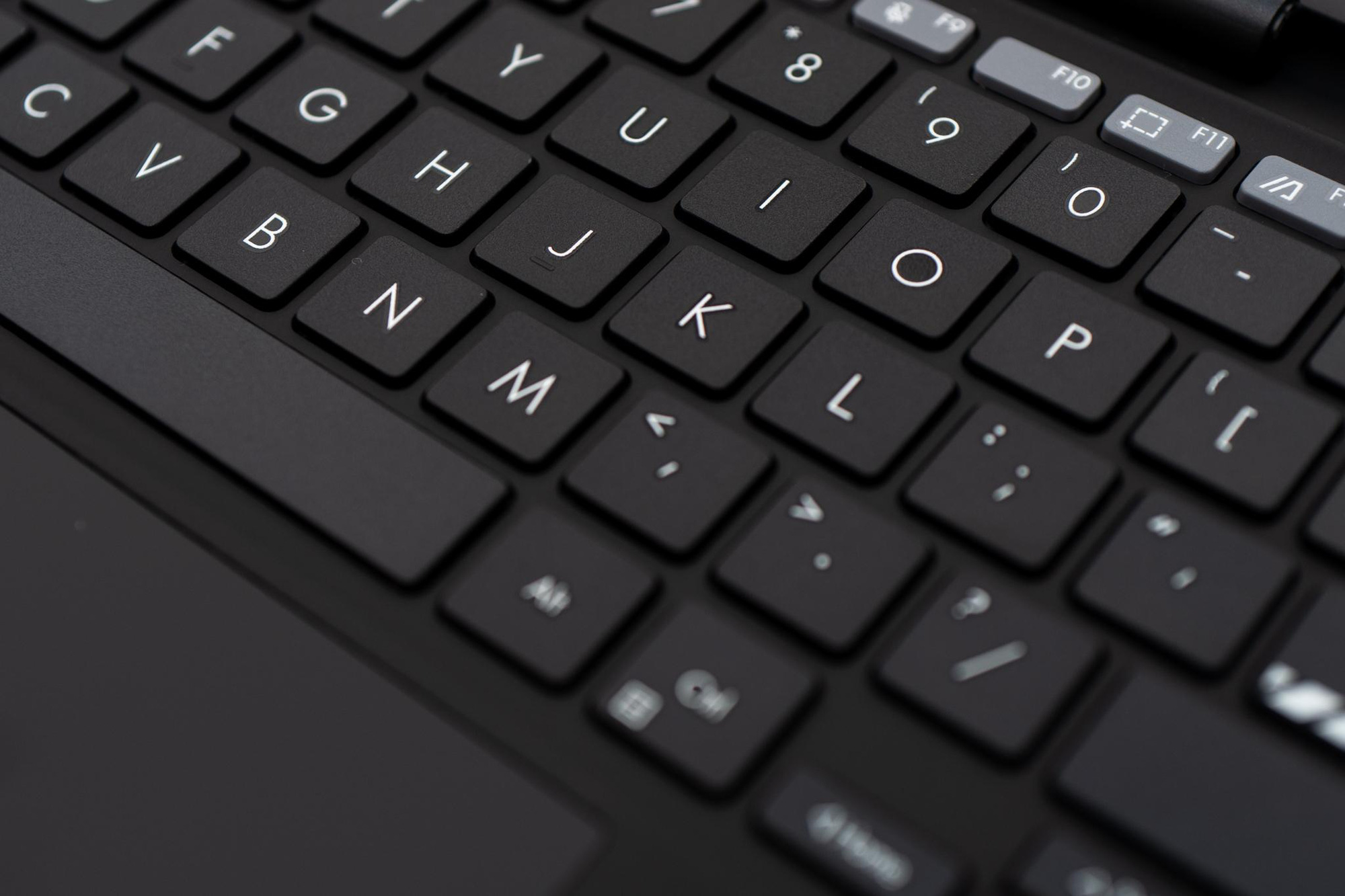 bàn phím tặng kèm của Vivobook 13 Slate OLED (2023)