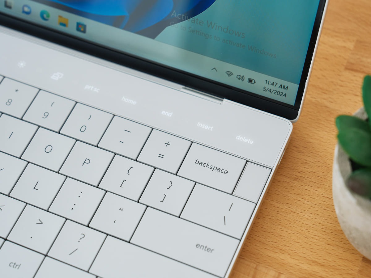 Dell XPS 13 Plus 9320 được trang bị tính năng đăng nhập bằng vân tay tích hợp ở vị trí nút nguồn