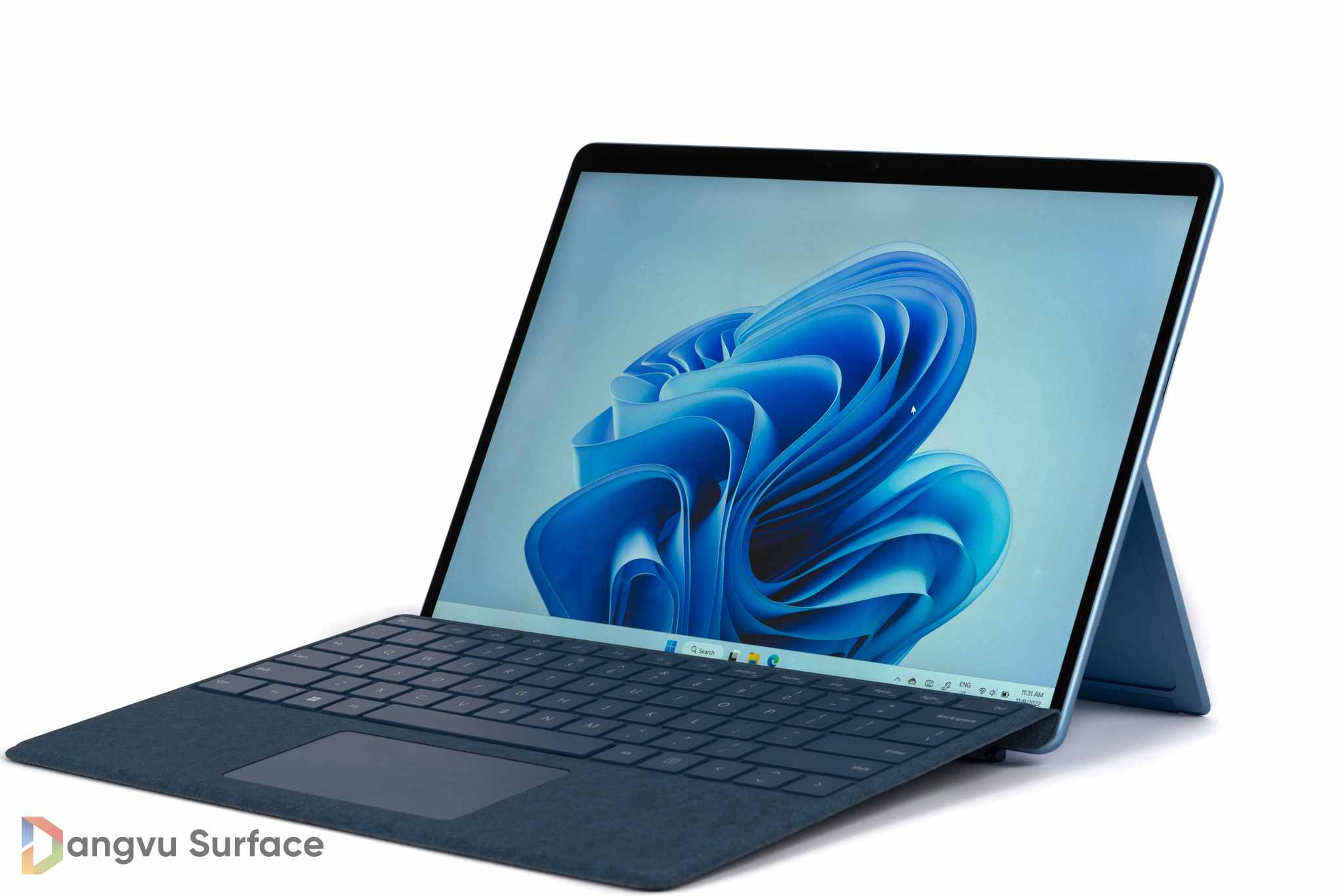 Pro 8 và Pro 9 đều được Microsoft trang bị màn hình cảm ứng với độ phân giải 2880 x 1920 (267 PPI)