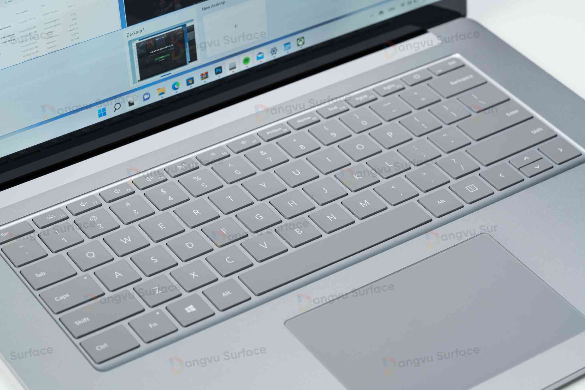Thiết kế bàn phím của Surface Laptop 5 13 được ghi điểm bởi cảm giác gõ phím khá ấn tượng