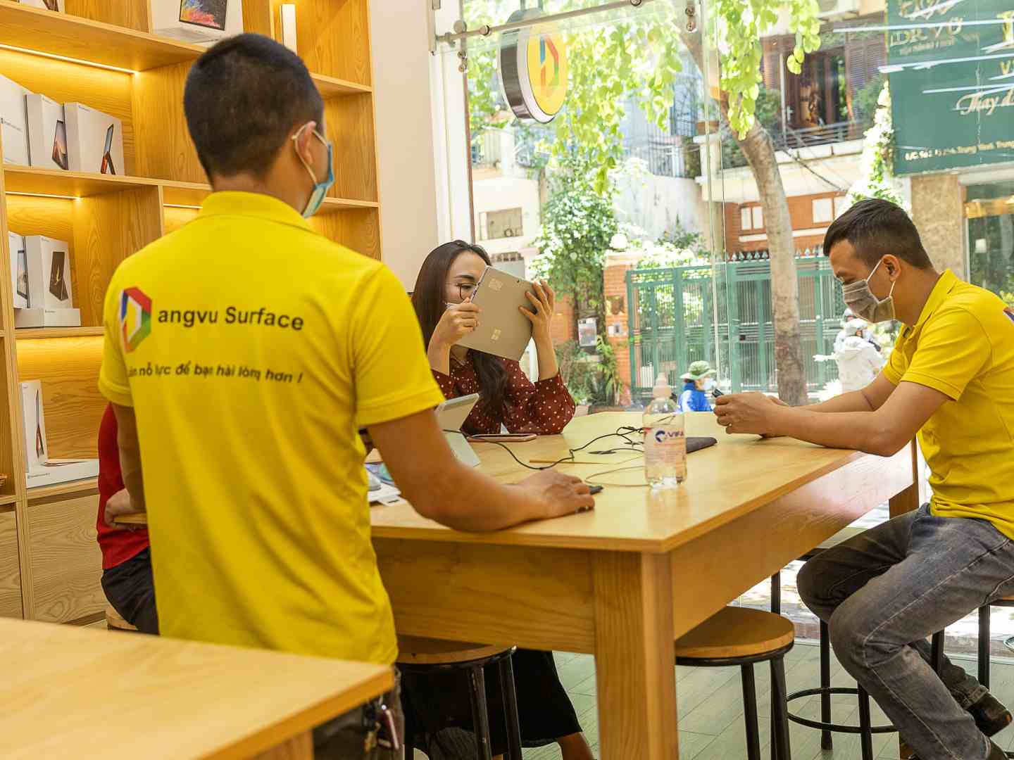 Đăng Vũ Surface luôn đặt sự uy tín và trải nghiệm tốt nhất cho khách hàng làm tiêu chí hàng đầu