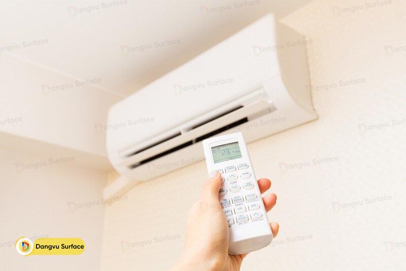 Sử dụng điều hòa (chế độ Dry - Khô) để làm giảm độ ẩm trong phòng. Không những bảo vệ laptop mà còn nhiều đồ dùng khác