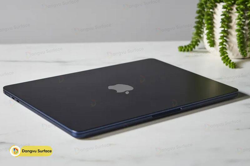 Macbook Air M2 13 inch