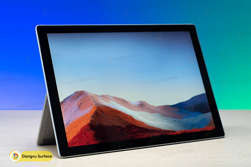 Microsoft trang bị màn hình 12.3 inch độ phân giải Pixel Sense 2736 x 1824 pixel