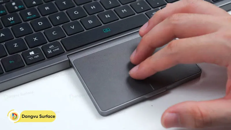 Thao tác trên trackpad rất trơn tru