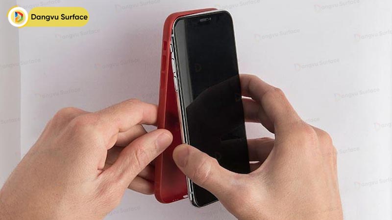 Khi có hiện tượng nóng, nhanh chóng tháo ốp lưng