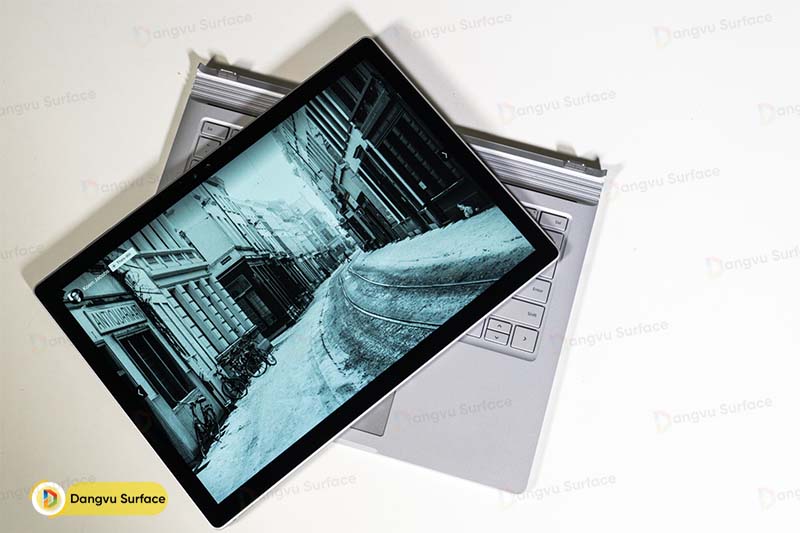Hiếm có chiếc laptop mỏng nhẹ nào có thể chơi game tốt như Surface Book Performance
