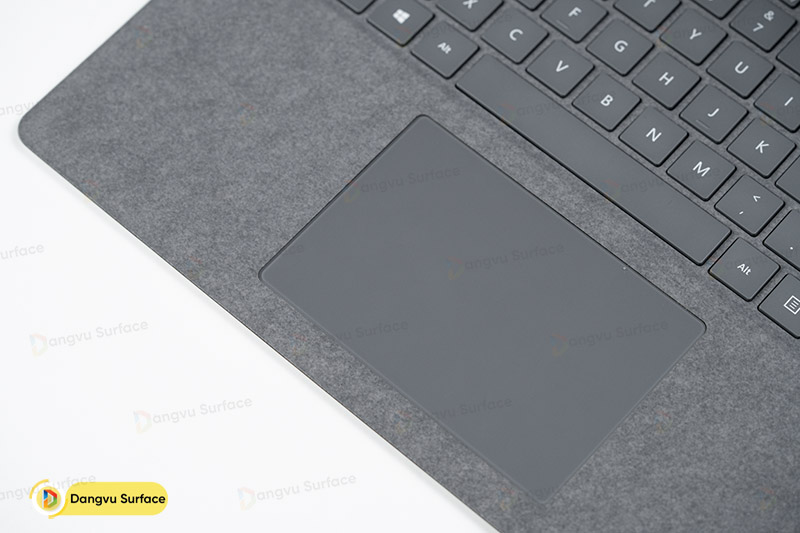 Touchpad cho trải nghiệm tuyệt vời, kích thước lớn