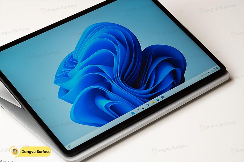 Thiết kế độc đáo cùng màn hình cảm ứng mượt mà của Surface Laptop Studio