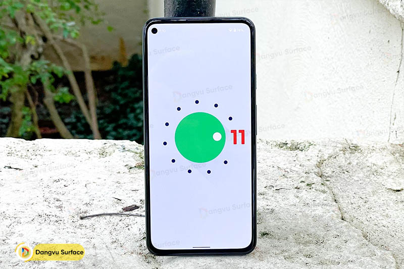 Pixel 5a 5G chạy trên hệ điều hành Android 11