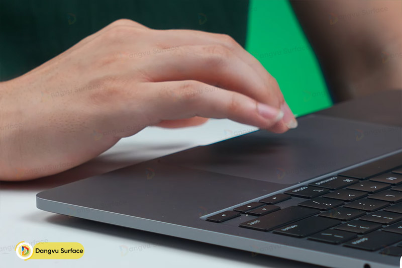 Touch Bar rộng rãi, mang đến sự thuận tiện