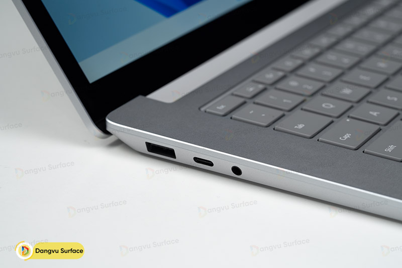 Surface Laptop 5 trang bị cổng USB Type - C Thunderbolt 4, cổng USB Type - A, jack tai nghe