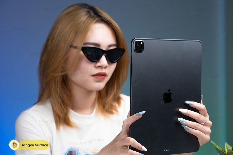 Camera trước và sau của  iPad đều đạt 12MP