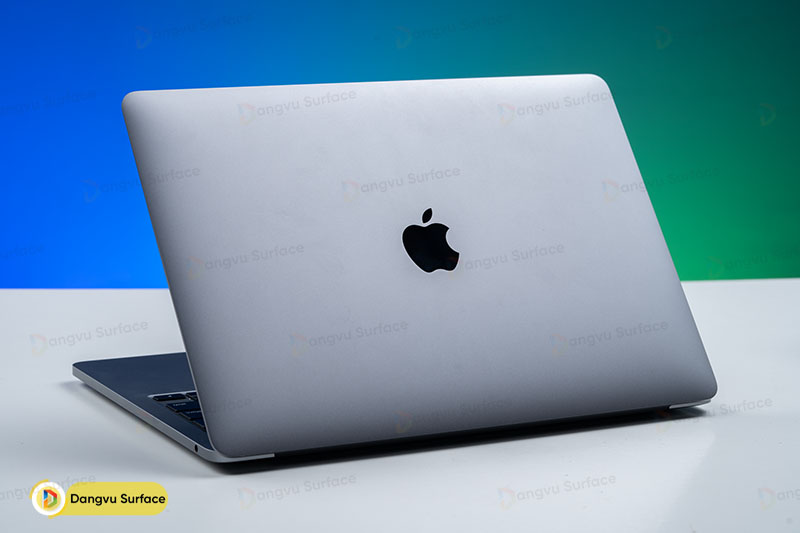 Macbook Pro 13 M2 có thiết kế mỏng nhẹ, sang trọng, hiện đại và có tính di động cao
