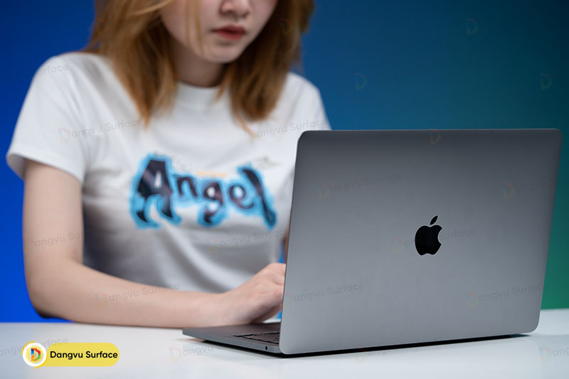 Macbook Pro 13 M2 là chiếc laptop Apple có thời lượng pin lớn nhất trong các dòng Macbook hiện nay