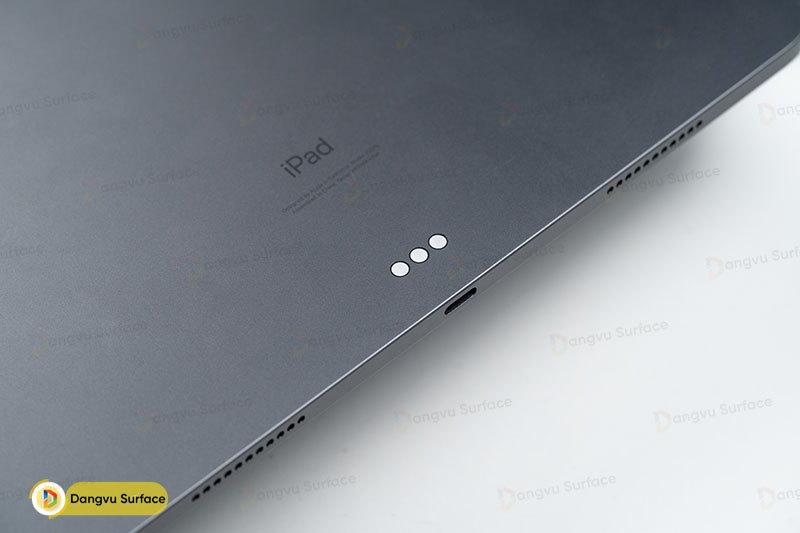 iPad Pro M2 mang đến chất lượng loa tốt, to rõ và trong trẻo.