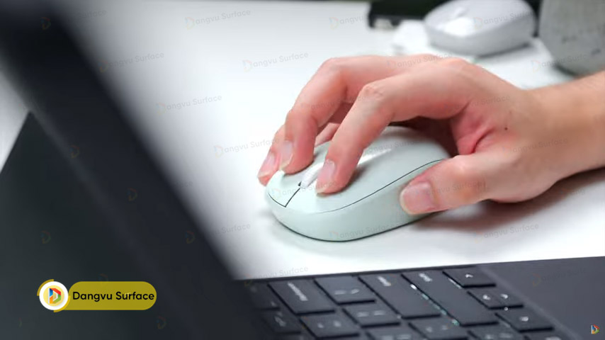 Chuột Microsoft Bluetooth Mouse thích hợp với những người làm việc văn phòng, người di động
