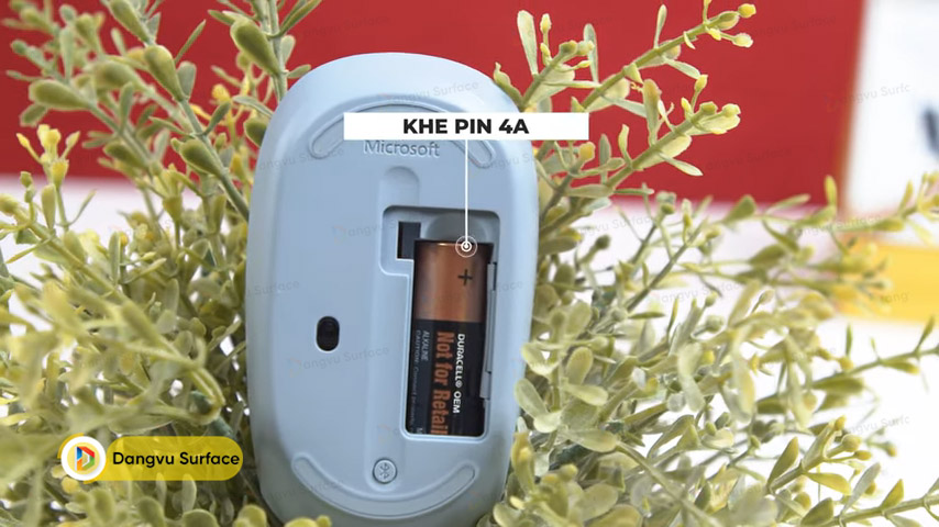 Chuột Microsoft Bluetooth Mouse có thể sử dụng 1 năm với viên pin 4A