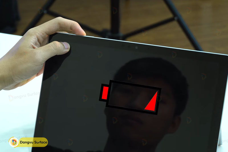 Surface Bật Không Lên có thể là do Hết Pin