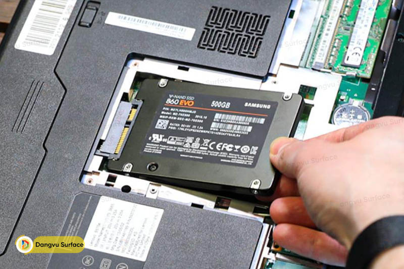 Có nhiều yếu tố ảnh hưởng đến tuổi thọ của ổ cứng SSD