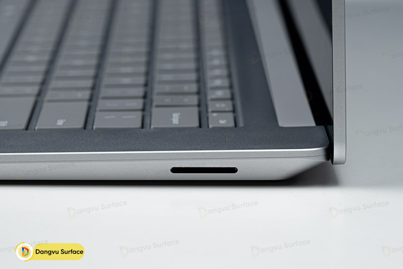 Surface Connect - Cổng sạc độc quyền