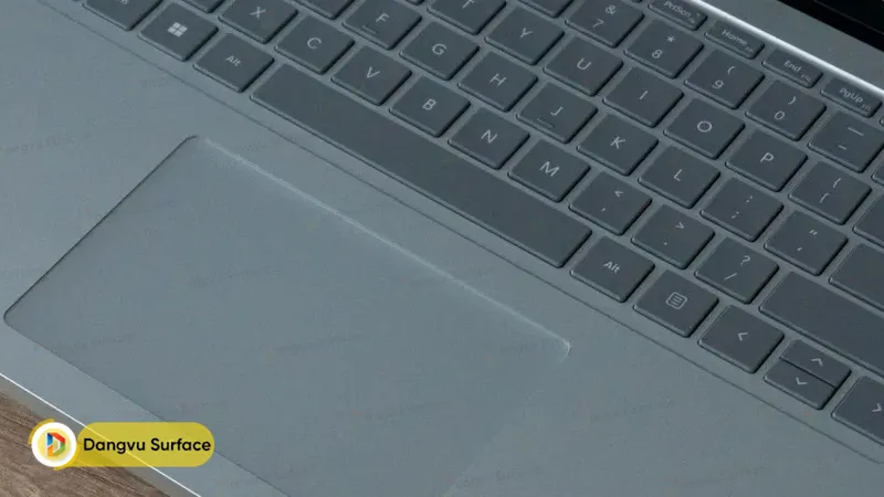 Trackpad trên Laptop Studio 2 có kích thước lớn