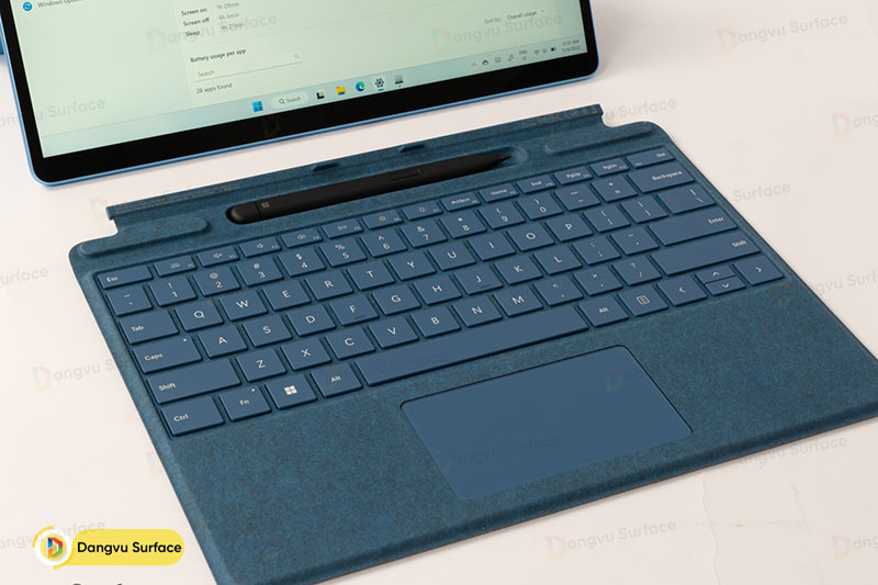 Bàn phím của Surface Pro 9 cho trải nghiệm chắc chắn, êm ái