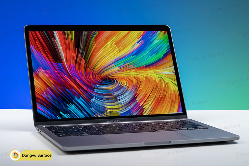 Macbook Pro 13 M2 có tỉ lệ sai lệch màu thấp hơn