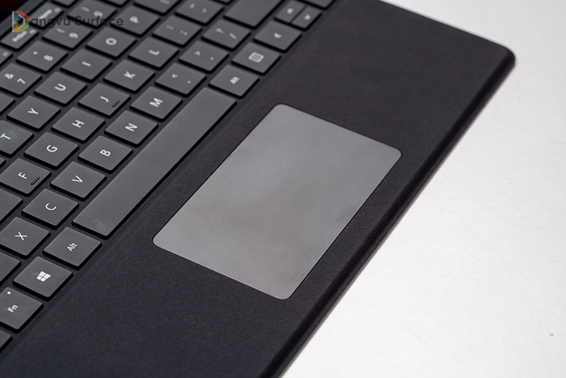 Trackpad trên bàn phím rời của Surface Pro 8