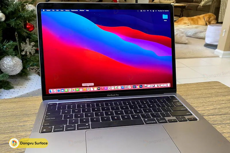 Độ phân giải màn hình máy Mac đạt 2560 x 1600 pixel, gam màu P3
