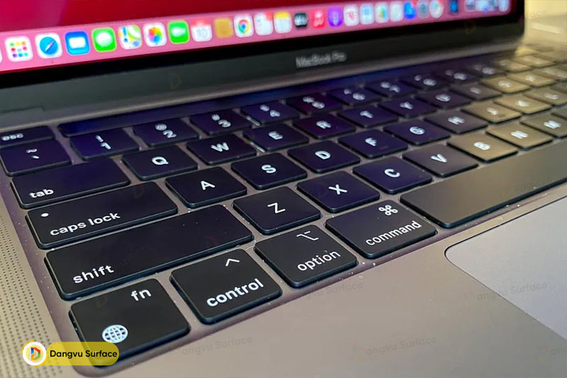 Bàn phím MacBook Pro 13 M1 là Magic Keyboard, được thiết kế với cơ chế cắt kéo tinh chỉnh