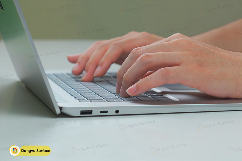 Cổng kết nối ở Surface Laptop 5