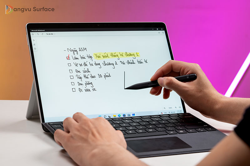 Surface Pro 8 có tỷ lệ màn hình là 3:2, phù hợp làm việc