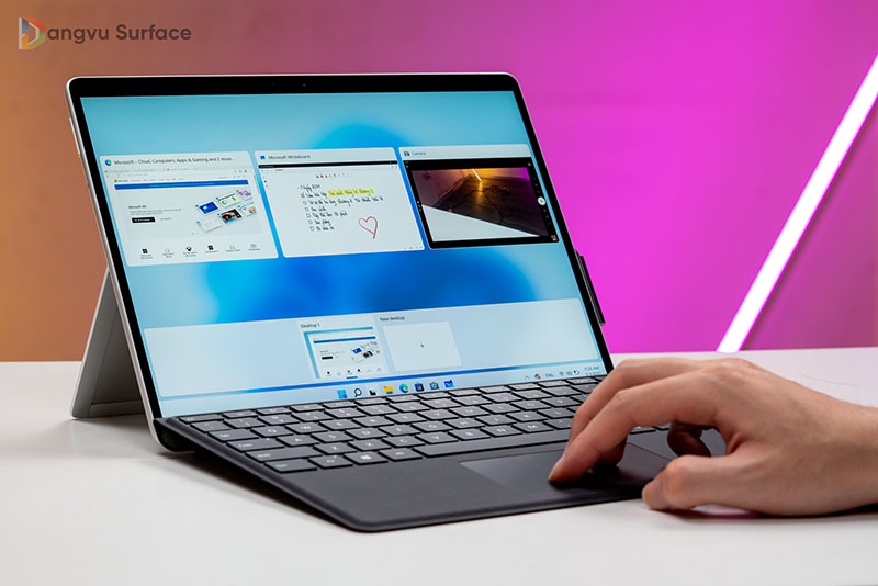 Surface Pro 8 làm vai trò của 1 chiếc laptop và 1 chiếc tablet toàn diện hơn hẳn
