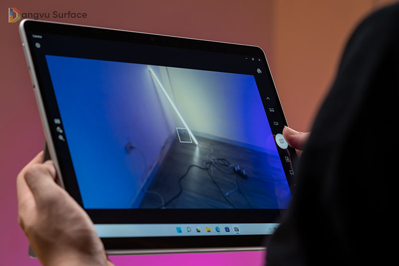 Camera sau của Surface Pro 8
