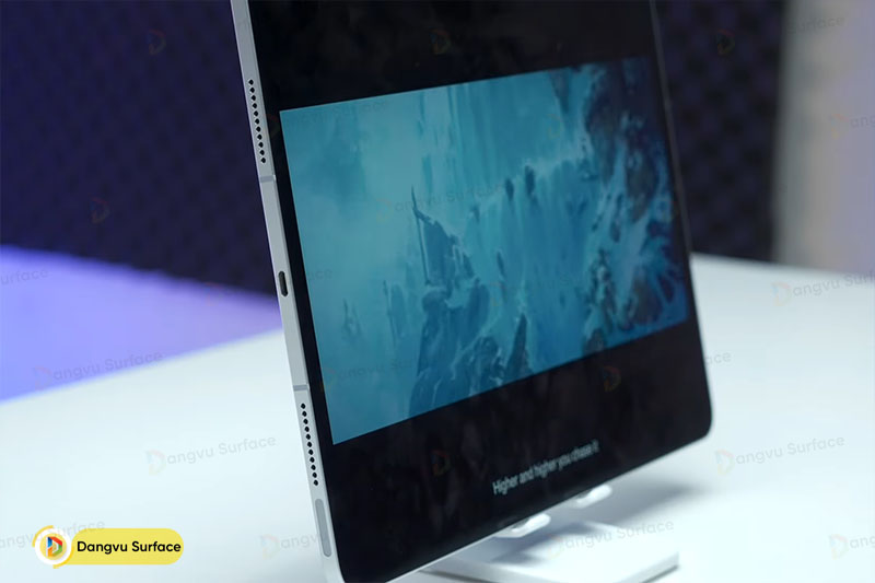 iPad Pro 12.9 M1 chỉ gồm một cổng kết nối duy nhất là Thunderbolt 4