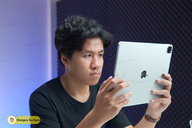 Camera của iPad Pro 12.9 M1 chiếm ưu thế trước Surface Pro 8