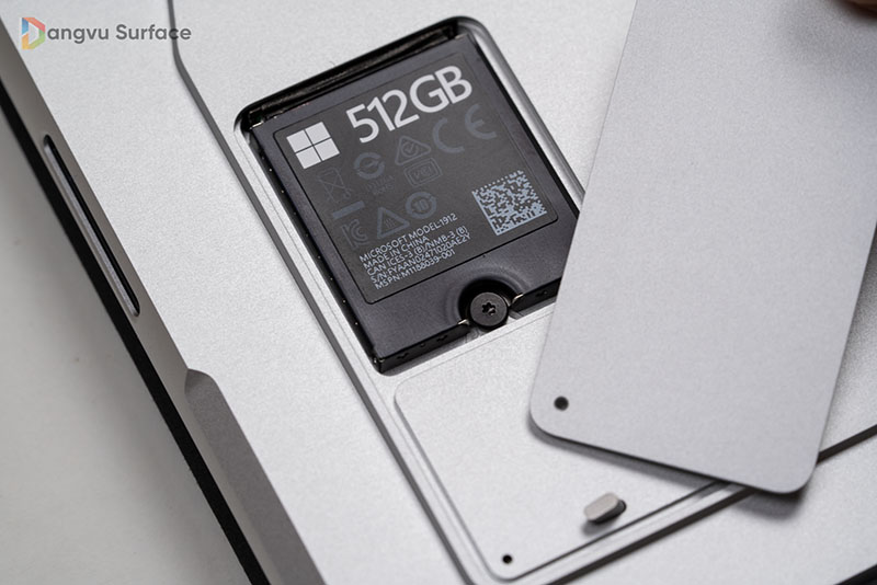 Surface Pro 8 có giá bán hợp lý tại Đăng Vũ Surface, và tùy thuộc vào lựa chọn cấu hình của bạn