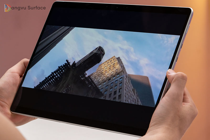 Surface Pro 9 được trang bị 2 loa 2W chuẩn Stereo với công nghệ Dolby Atmos