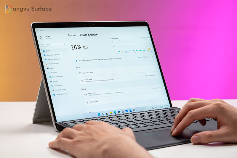 Theo như công bố của Surface Pro có thời lượng pin sử dụng lên đến 16 giờ