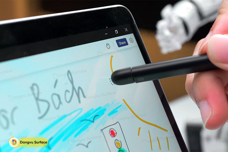 Sử dụng đuôi bút Surface Slim Pen 2 để thực hiện tính năng Xóa khi sai sót
