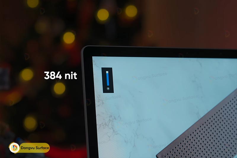 Độ sáng hiển thị là 384 nit cao hơn thế hệ cũ
