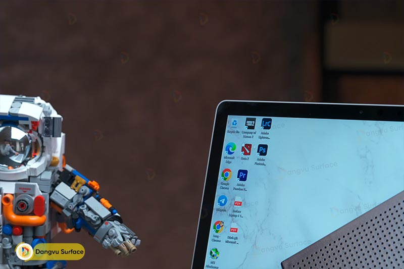 Viền bezels mỏng của Surface Laptop 5