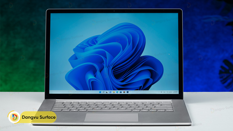 Nhận xét từ nhiều khách hàng, hành trình phím của Surface Laptop vừa vặn và ổn định